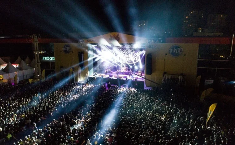 12 bin bilet satılan rock festivali tekel bayisine yakın diye iptal edildi