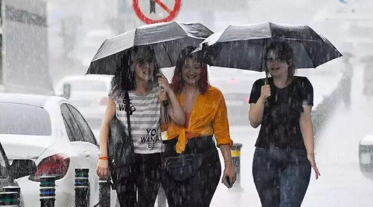 Şemsiyeler fora! İstanbul'a yağış geri geliyor