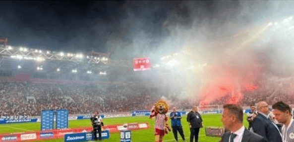 Olympiacos-Panathinaikos havai fişek damga vurdu, maç tatil edildi