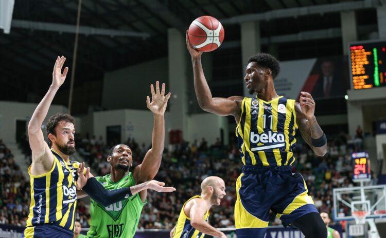 Fenerbahçe zirveyi, Anadolu Efes takibi bırakmıyor