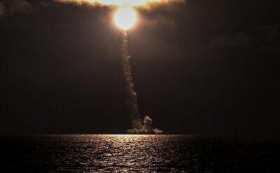 Rus nükleer denizaltısı 8 bin kilometreyi vuracak füze denedi