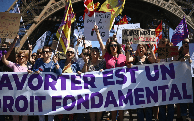 Fransa'da kadınların zaferi: Kürtaj hakkı anayasal güvence altına alınacak