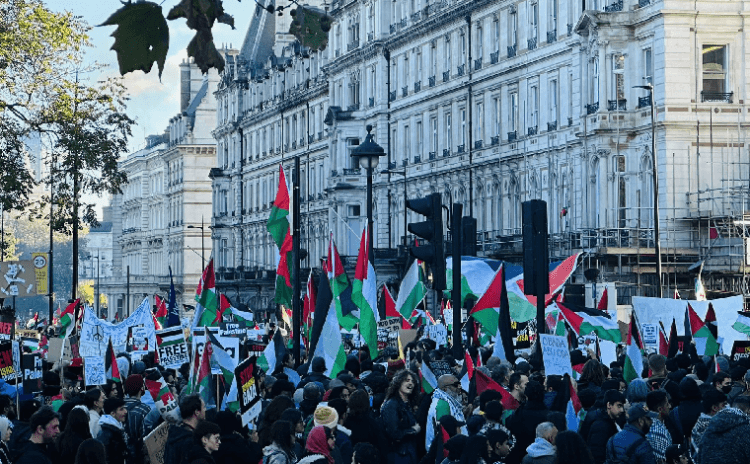 İçişleri Bakanı iptalini istemişti, Londra'da yüzbinler Filistin için yürüdü