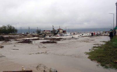 Çanakkale, Muğla ve İzmir’i sağanak vurdu: Dereler taştı, ağaçlar devrildi
