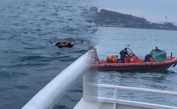 Kadıköy açıklarındaki vapurun yolcusu denize düştü