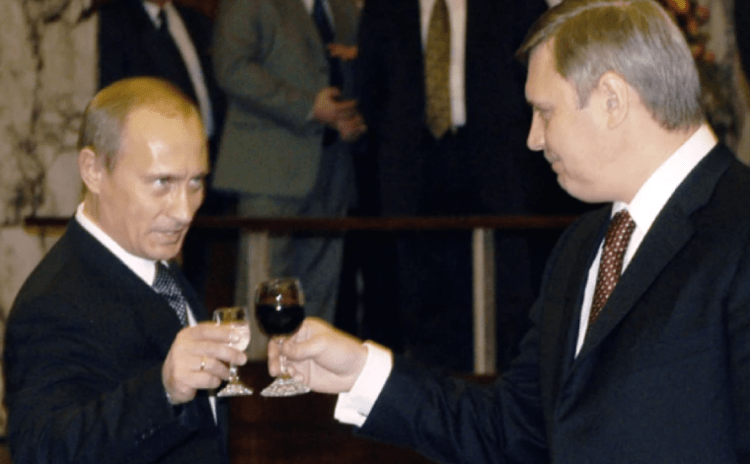 Putin eski başbakanını 'yabancı ajan' ilan etti