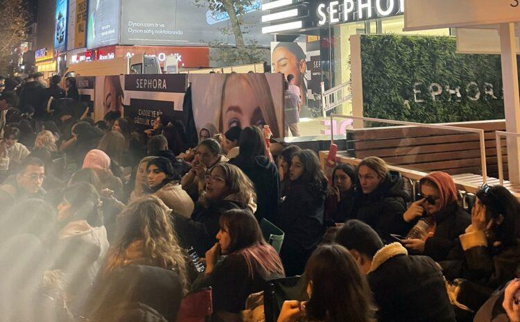 Bağdat Caddesi'nde kozmetik çılgınlığı: Yüzlerce kişi sabahı bekledi