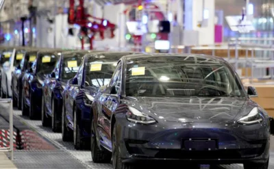 Tesla Almanya’yı sevdi: İşçilere zam yaptı, ucuz otomobil için de gün sayıyor