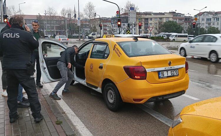 15 yaşındaki çocuk kavga ettiği taksicinin boğazını kesti