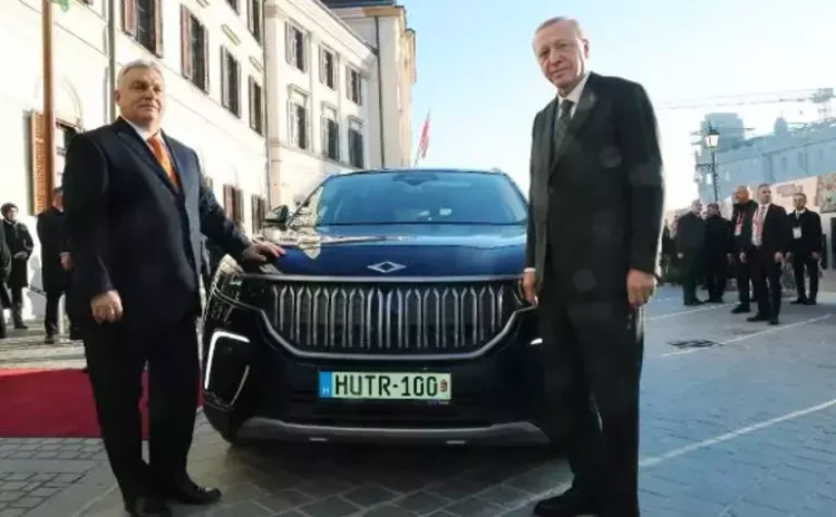 Erdoğan-Orban görüşmesinde hediyeleşme: Togg'a karşılık Macar atı