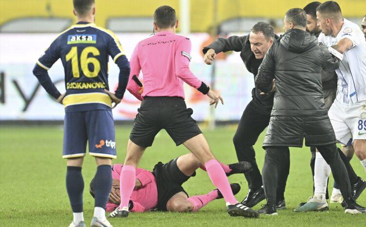Bu ilk değil: İşte Türk futbolunda hakeme saldırı vakaları