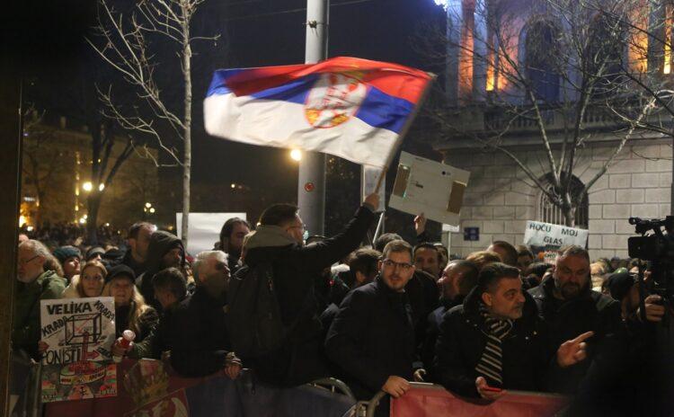 Sırbistan'da 'renkli devrim' gerilimi: Rusya Batı'yı işaret etti
