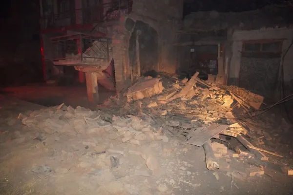 Çin'deki depremde 131 kişi öldü, Tayvan yardım eli uzattı