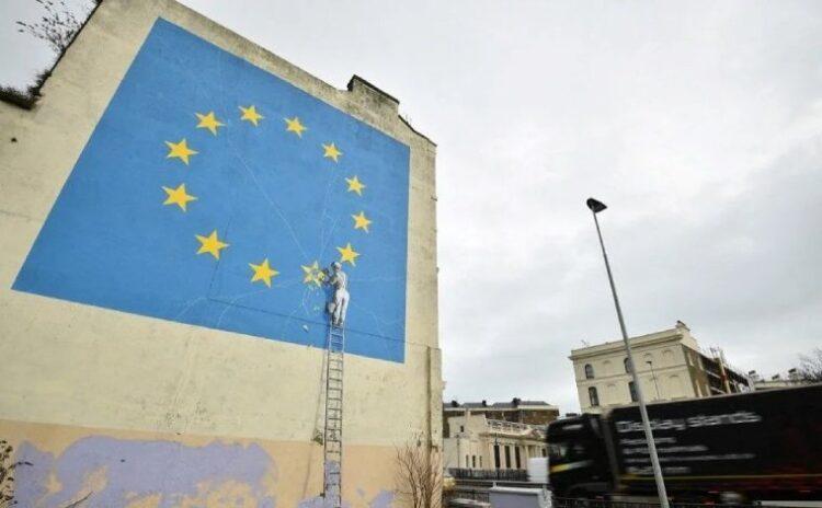 Banksy'nin 1.2 milyon dolarlık ikonik duvar resmi yıkıldı