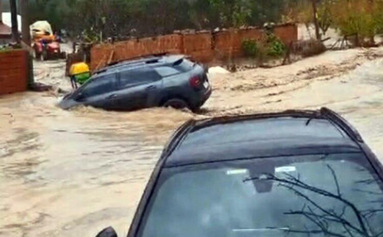 Sağanak Çanakkale'yi vurdu: Dereler taştı, evleri bu bastı