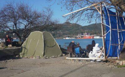 Karadeniz batan gemideki 7 kişiyi 26 gündür vermiyor, acılı aileler limana çadır kurdu bekliyor