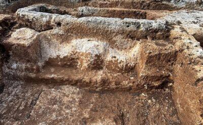 Perre Antik Kenti’nde 1800 yıllık boğa başı kabartması bulundu