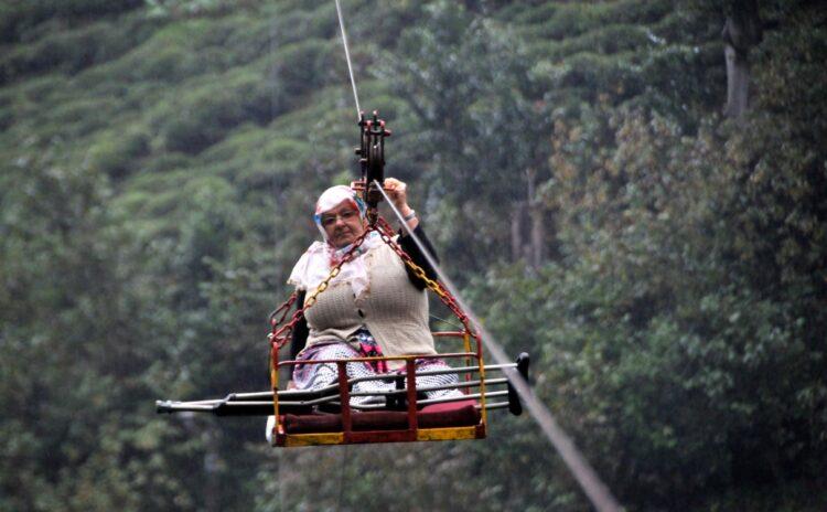 Yol yapıldı, uçurumlu teleferik seferleri bitti