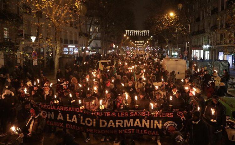 Göçmen yasası ardından Fransa'da sivil itaatsizlik çağrısı
