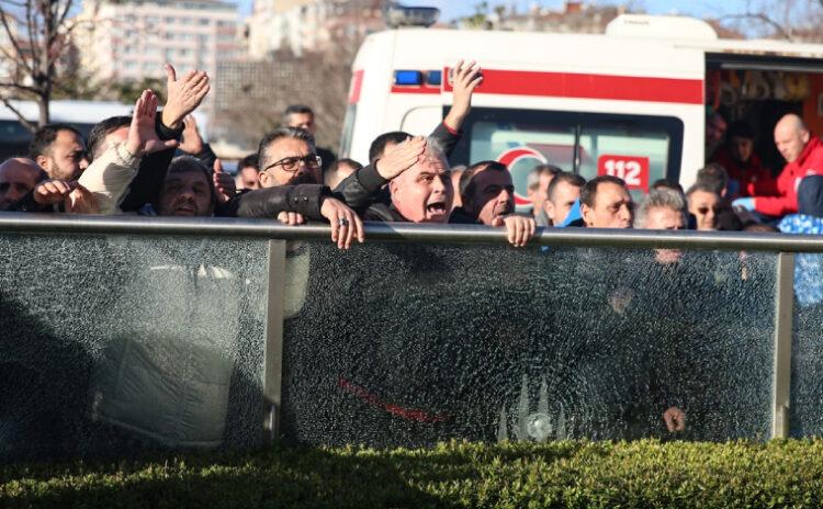 Takside indi bindi 90 lira oldu, zammı yetersiz bulan taksiciler UKOME'yi taşladı