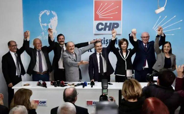Yılmaz Büyükerşen CHP’ye yüklendi: Geçimsizlikler, kıskançlıklar, iftiralar...