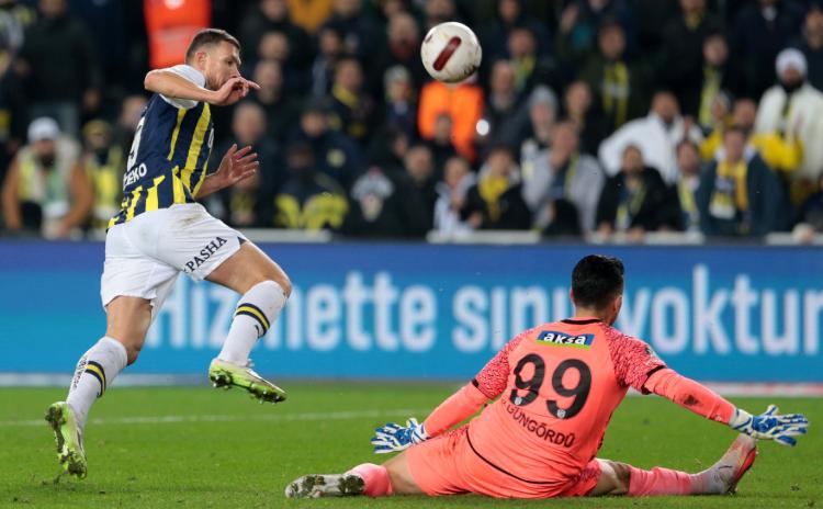 Fenerbahçe'den tek farklı galibiyetlere devam…
