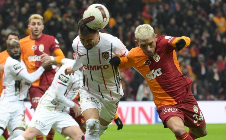 Galatasaray'ın inadı, savunmanın direği