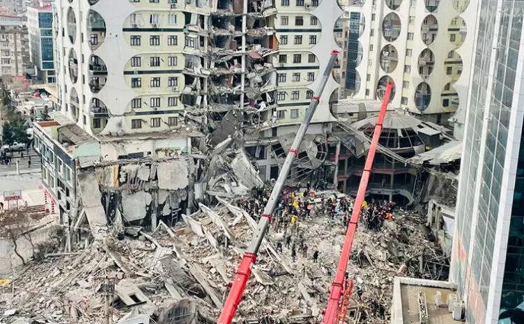Depremde yıkılan binanın müteahhidi Taksim'de yakalandı