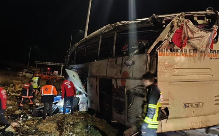 Yine yolcu otobüsü yine katliam gibi kaza: Dokuz ölü
