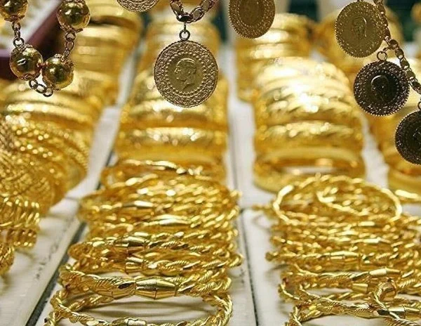Faizde indirim beklentileri azalınca altın geriledi, dolar yükseliyor