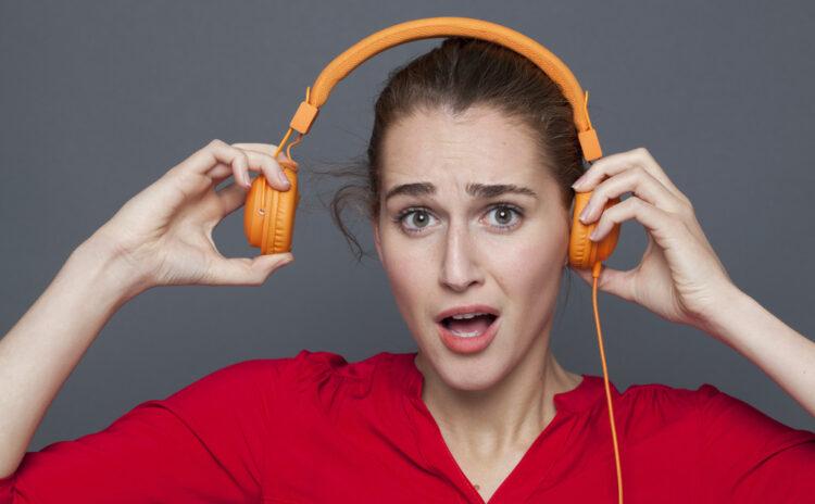 Yüksek sesli müzik dinlemek genç yaşlarda kulak çınlamasını artırıyor