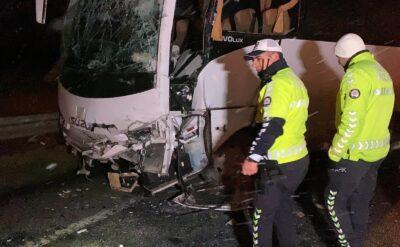 Polis servisi ile turist otobüsü çarpıştı: 11 yaralı