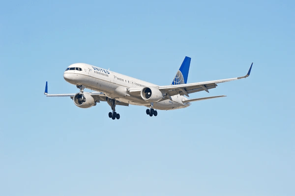 Yine Boeing yine bir olay: Bu kez de 757 tipi uçağının burun tekerleği düştü