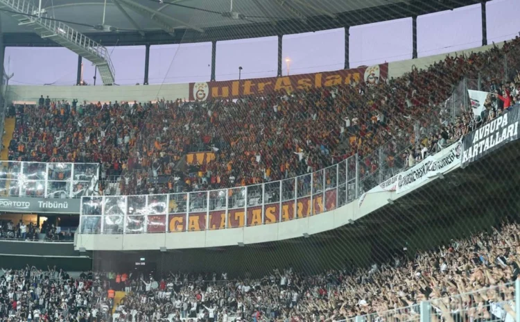 Galatasaray taraftarı derbide deplasman tribününde