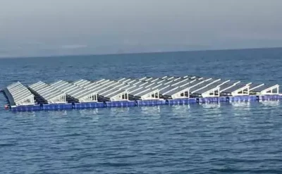 Güneş enerjisi santralinin ‘suda yüzeni’ de umut veriyor