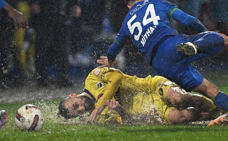 Fenerbahçe'yi çamurdan 'yedekler' çıkardı