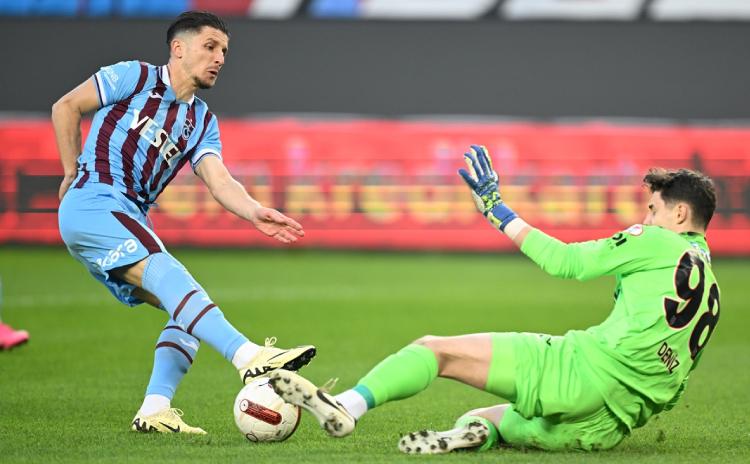 Trabzonspor, Başakşehir 'Deniz'ini ikinci yarıda geçti