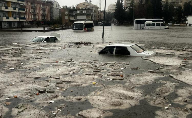 Sular çekildi, selin bilançosu ortaya çıktı: Antalya yaralı