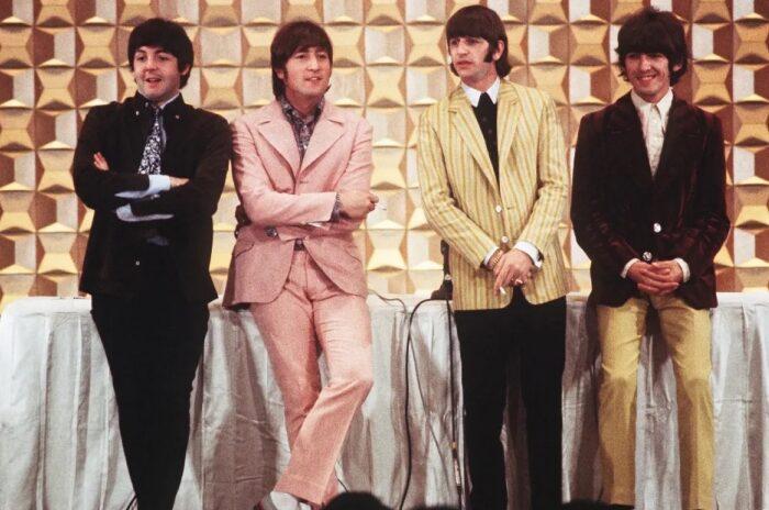 Beatles üyelerinin imza attığı tek resim açık artırmada 1.7 milyon dolara satıldı