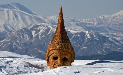 Karlar altındaki Nemrut heykelleri ziyaretçilerin ilgi odağı