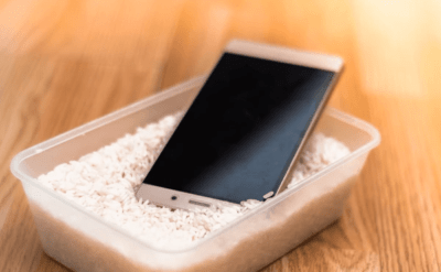 Sonunda Apple da uyardı: Telefonunuz ıslanınca pirince yatırmayın