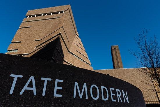 Tate Modern'de ölümlü kaza! Bir kişi binadan düşüp hayatını kaybetti