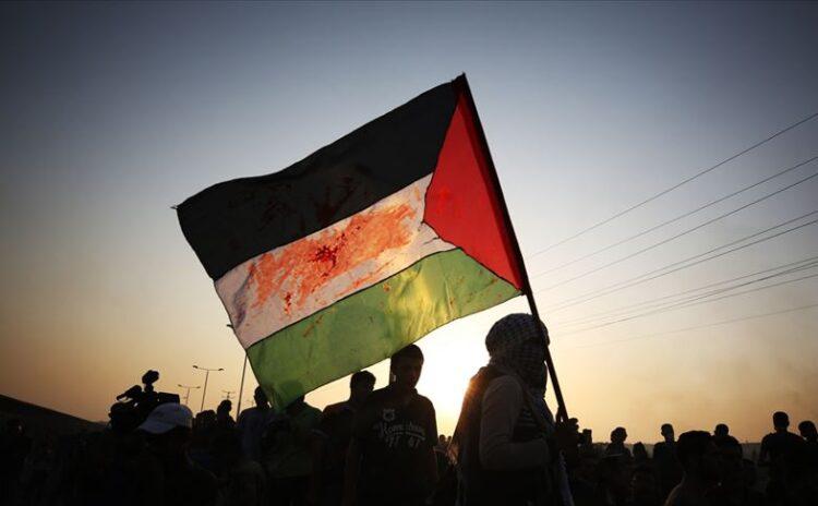 Amerikalı asker Gazze için İsrail Büyükelçiliği önünde kendini ateşe verdi