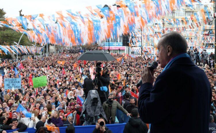 Erdoğan'dan Özel'e: Darbe şakşakçılığını bıraksın görevini yapsın