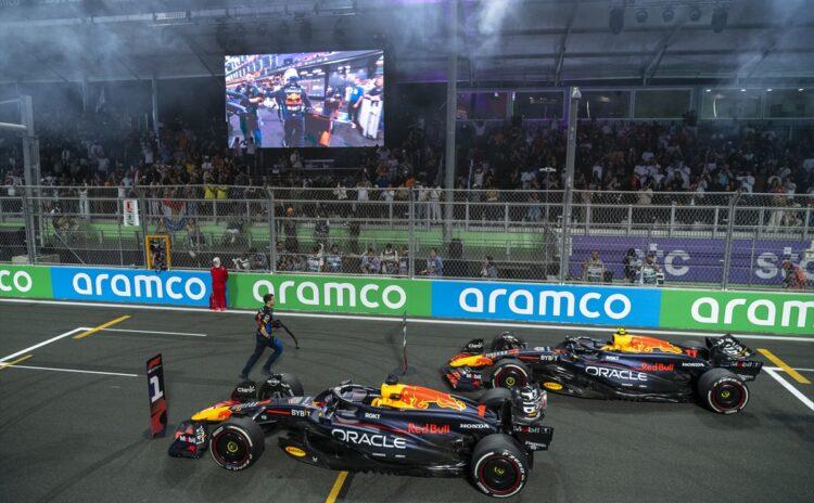 Verstappen ve Red Bull'dan Cidde'de gövde gösterisi