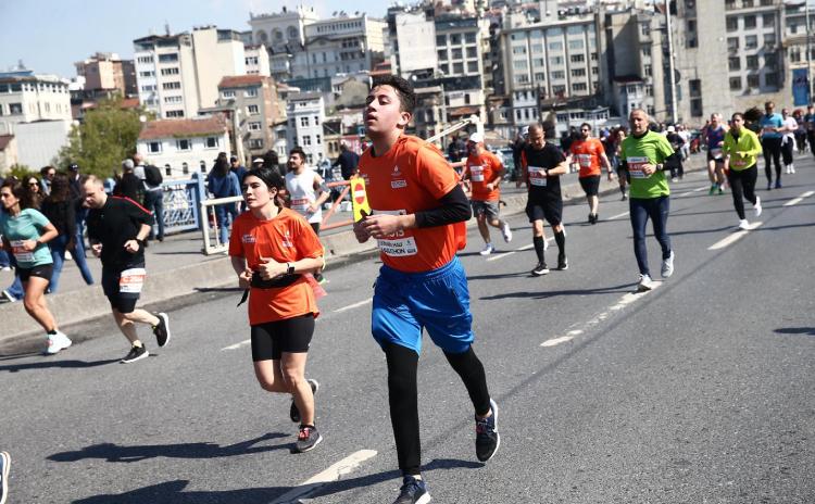 İstanbul Yarı Maratonu'nda yaş düştü: 16...