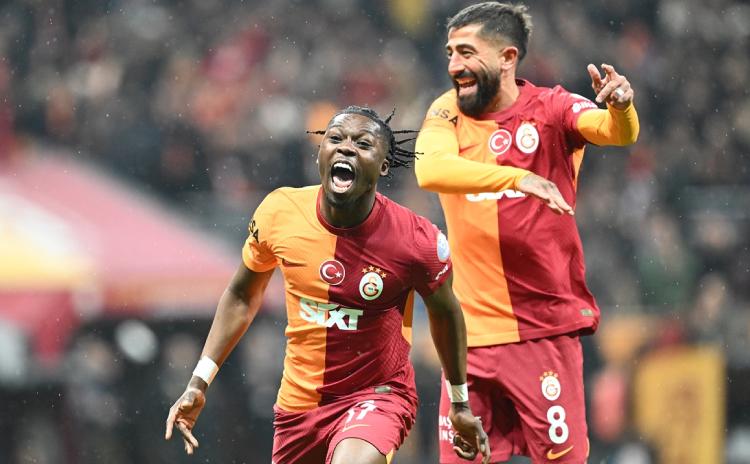 Galatasaray 'ilk'leri ve 'rekor'ları 'Rize çayı'yla kutladı