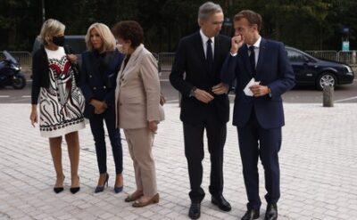 En zenginler Elysee’de buluştu: Macron’dan Bernard Arnault’ya onur nişanı