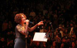 Seyirci Aynur Doğan konserinde ‘Keçe Kurdan’ sansürünü yıktı geçti!