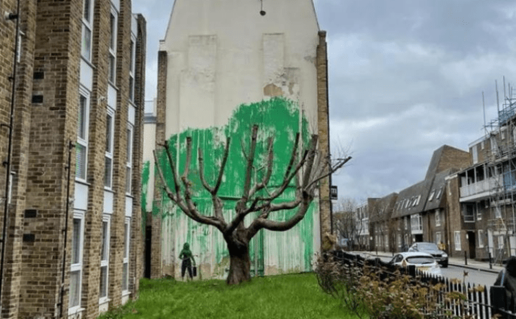 Banksy bu kez bina 'ağaçlandırdı'